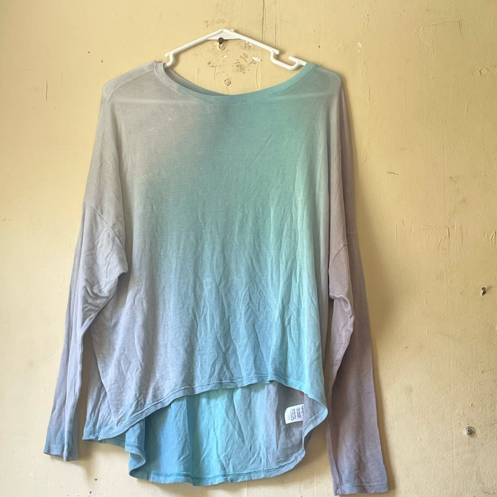 Blue ombré three quarter sleeve sweater